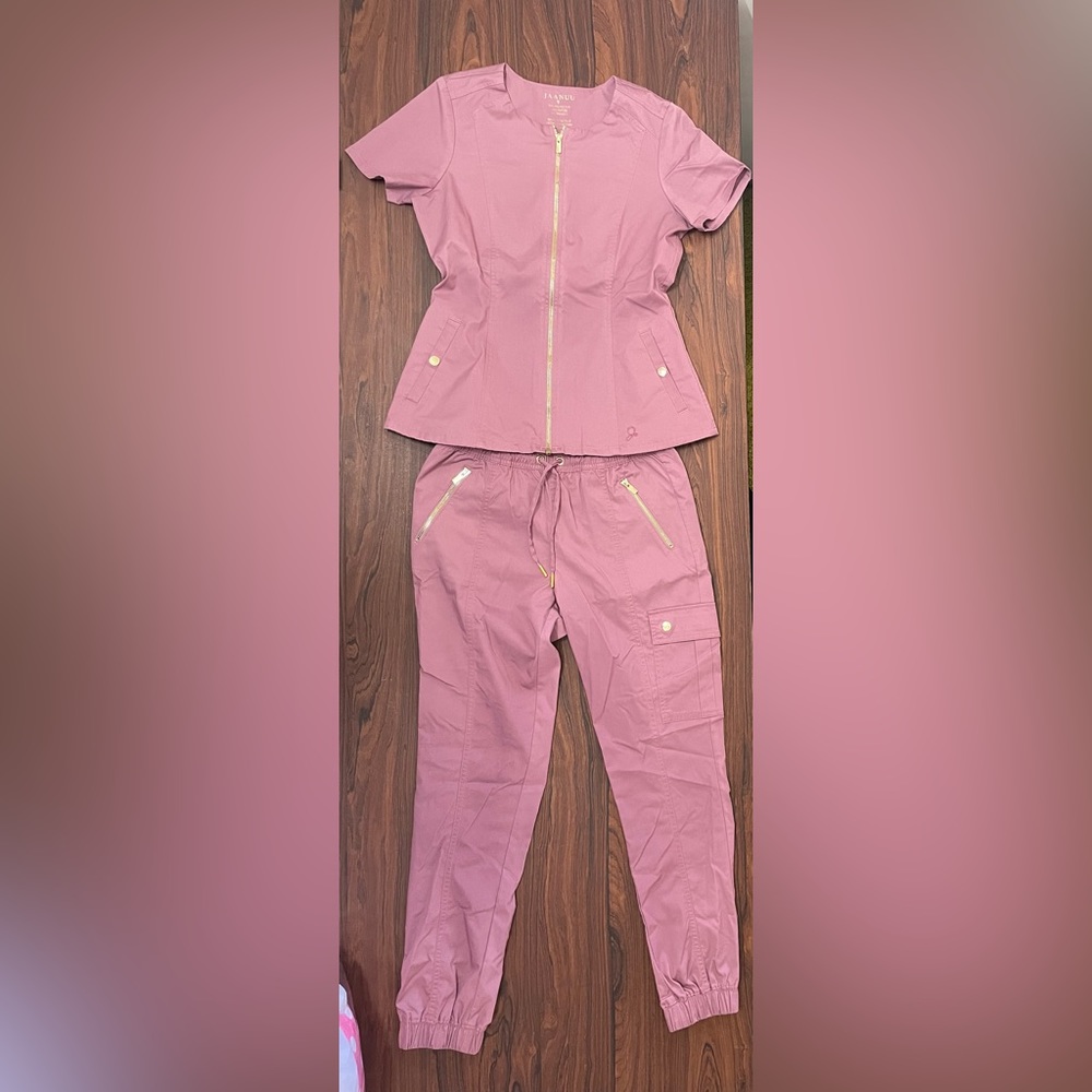 Jaanuu scrub sets